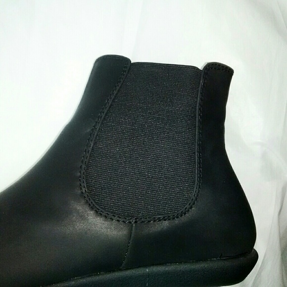 Serene Island Black Chelsea Boots - Picture 4 of 6